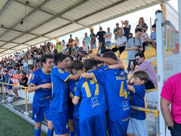 O Sport Clube Vianense conquistou a Taça AFVC SUB14