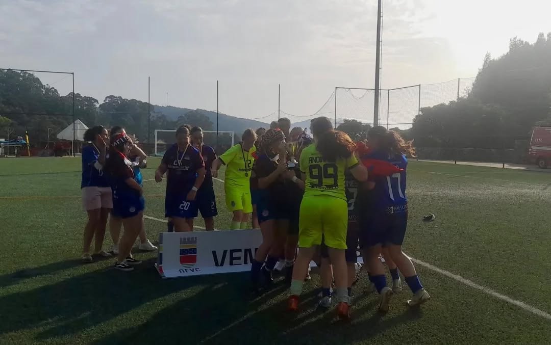 A equipa feminina SUB17 do Melgacense conquista a Taça AFVC 