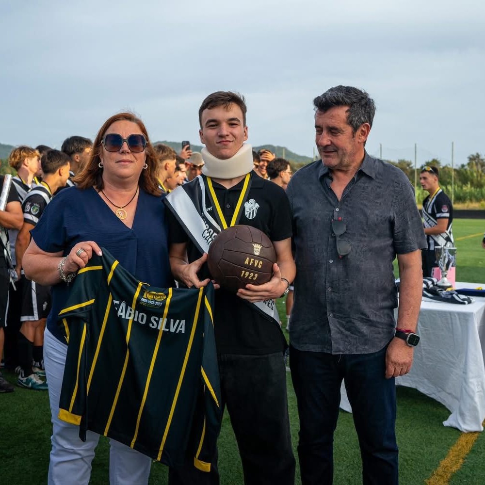 Entrega da Taça e das medalhas de Campeões Juniores A ao Âncora Praia Futebol Clube.