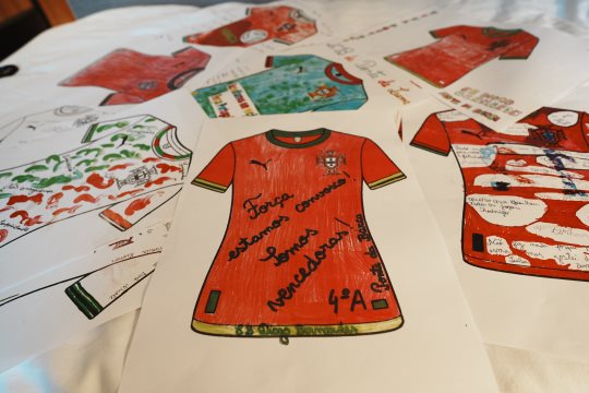 Escolas de Viana do Castelo enviam desenhos de apoio à equipa Feminina da Seleção Nacional 
