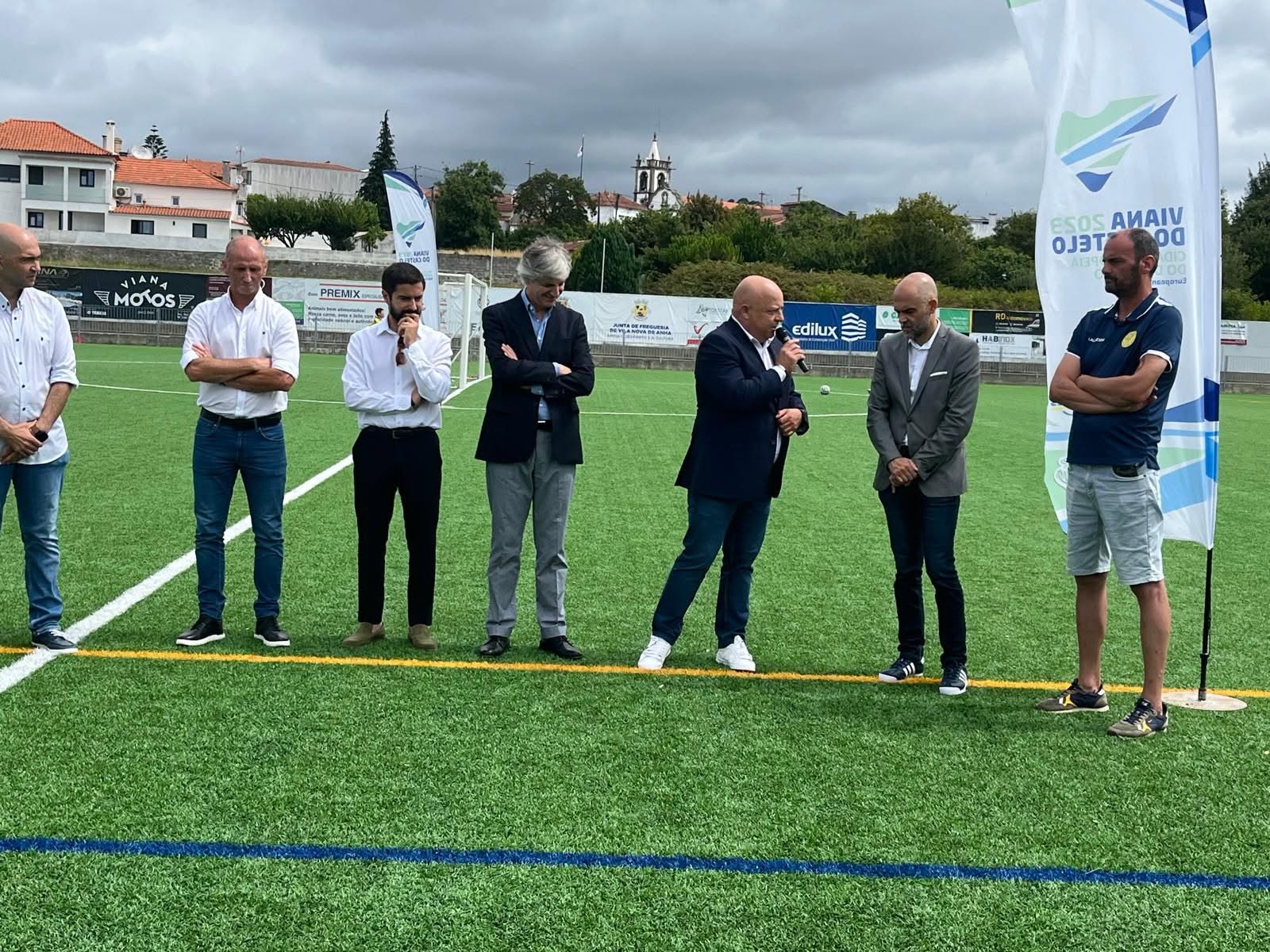 O Presidente da Associação de Futebol de Viana do Castelo presente na inauguração oficial do novo relvado sintético e da iluminação do Estádio Dr. José Alpuim Sobrinho, promovido pela Associação Desportiva e Cultural de Anha