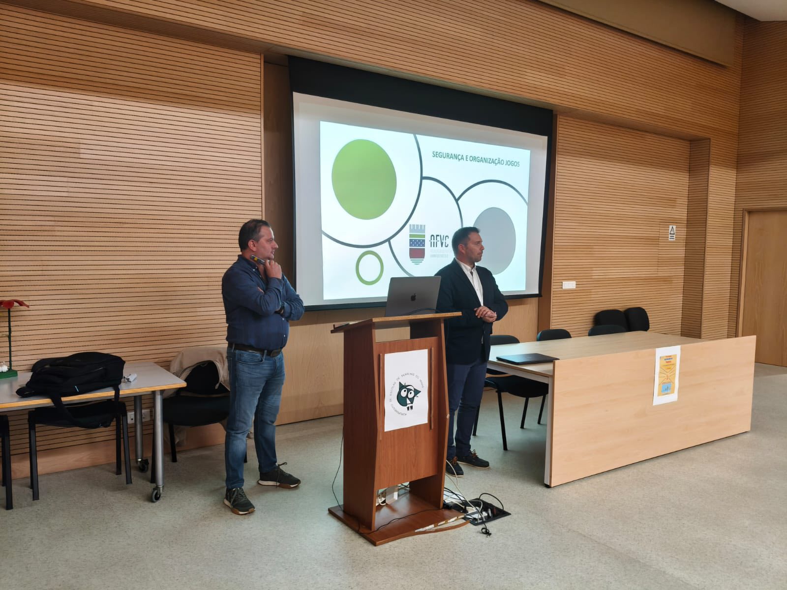 A Associação de Futebol de Viana do Castelo realizou em Valença, uma reunião dedicada à organização e segurança dos eventos desportivos