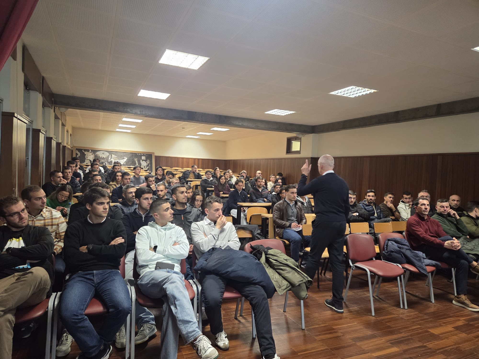 O Conselho de Arbitragem da AFVC em Lanheses uma ação formativa com dois ilustres técnicos de arbitragem da FPF